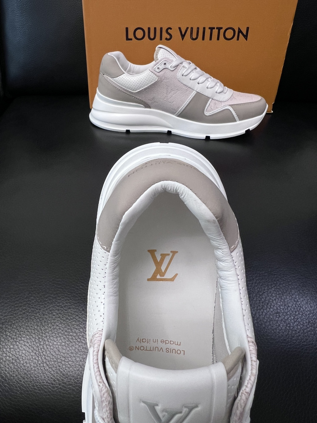 Lv  高品质  顶级工艺品  路易威登，专柜同步原厂配置，鞋面意大利进口，高品质拼接缤纷色彩复杂工艺品