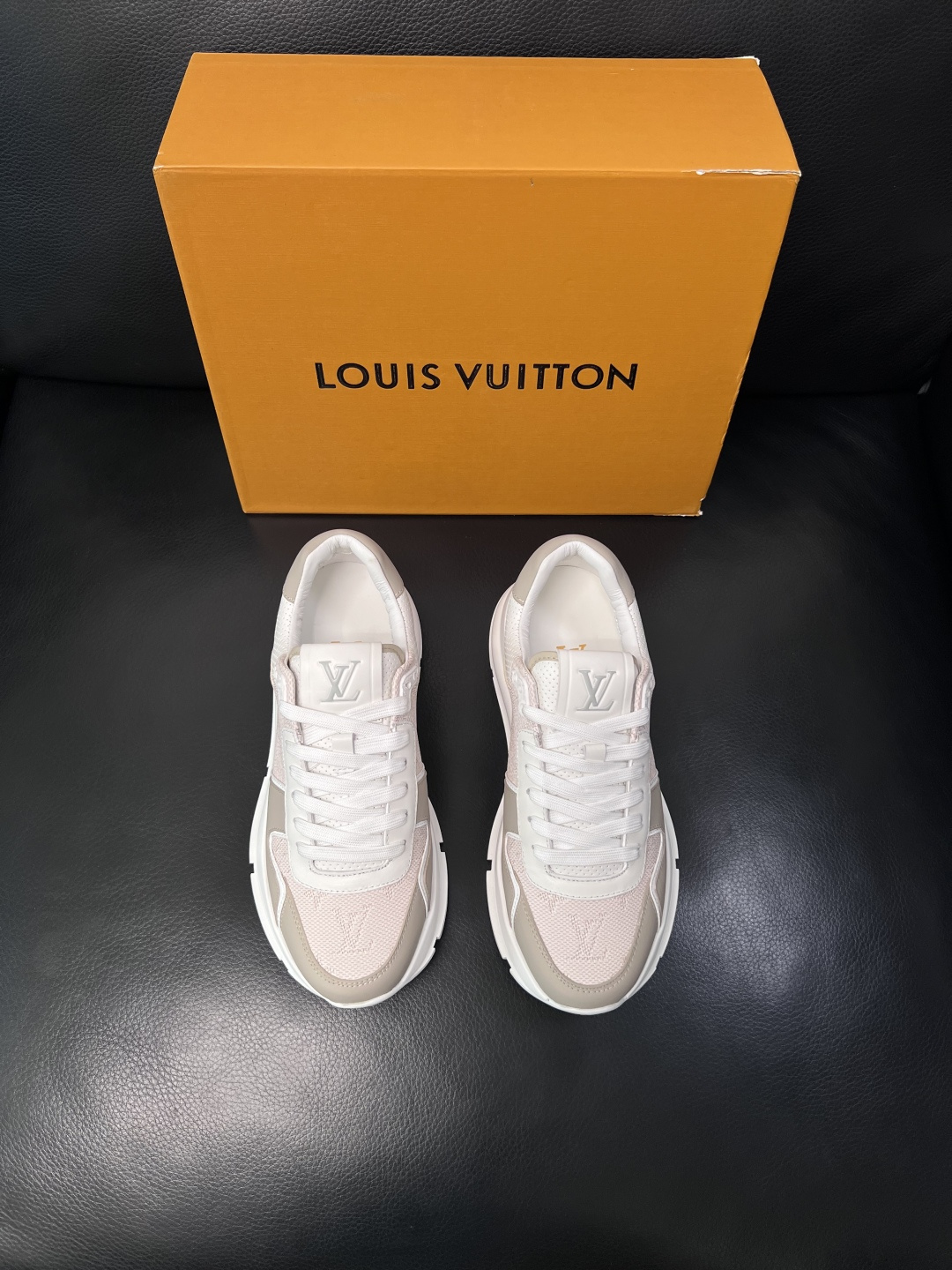 Lv  高品质  顶级工艺品  路易威登，专柜同步原厂配置，鞋面意大利进口，高品质拼接缤纷色彩复杂工艺品