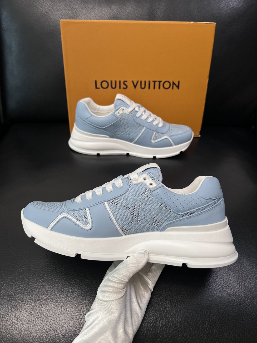 Lv  高品质  顶级工艺品  路易威登，专柜同步原厂配置，鞋面意大利进口，高品质拼接缤纷色彩复杂工艺品