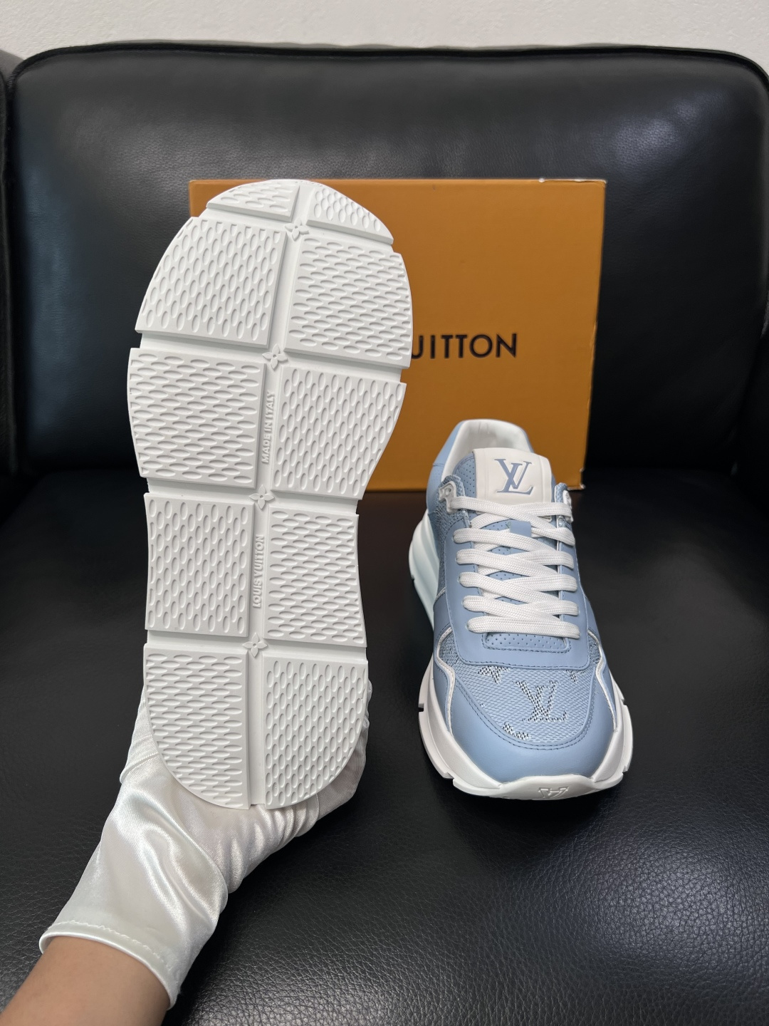 Lv  高品质  顶级工艺品  路易威登，专柜同步原厂配置，鞋面意大利进口，高品质拼接缤纷色彩复杂工艺品