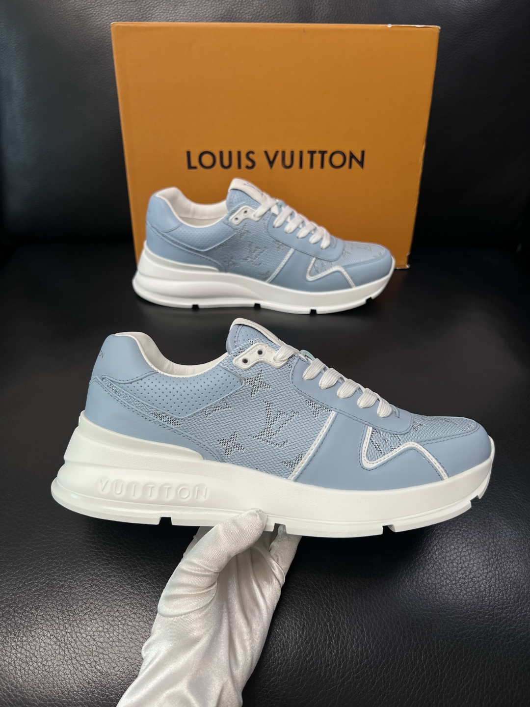 Lv  高品质  顶级工艺品  路易威登，专柜同步原厂配置，鞋面意大利进口，高品质拼接缤纷色彩复杂工艺品