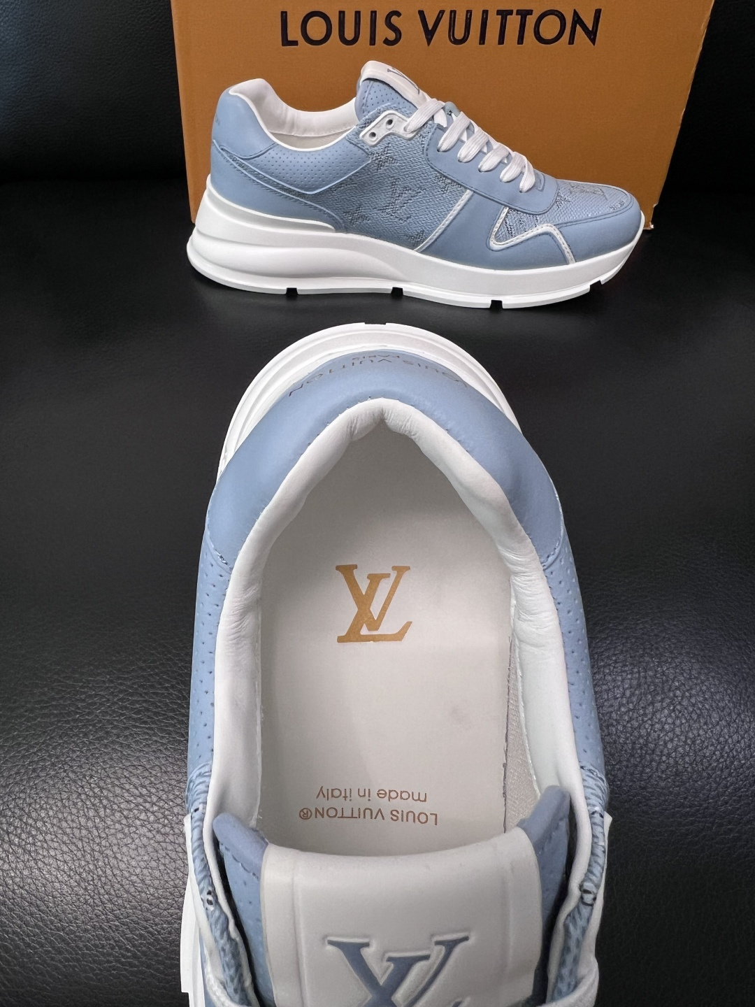 Lv  高品质  顶级工艺品  路易威登，专柜同步原厂配置，鞋面意大利进口，高品质拼接缤纷色彩复杂工艺品