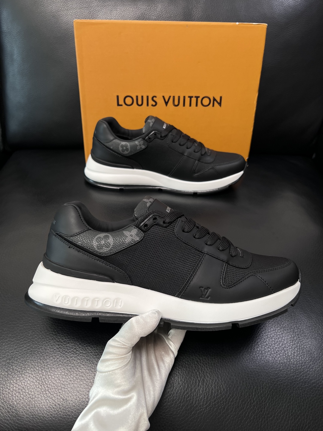Lv  高品质  顶级工艺品  路易威登，专柜同步原厂配置，鞋面意大利进口，高品质拼接缤纷色彩复杂工艺品