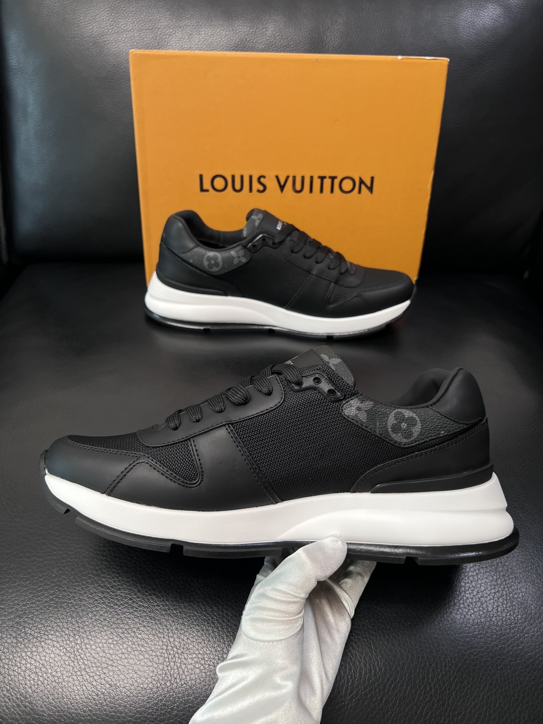 Lv  高品质  顶级工艺品  路易威登，专柜同步原厂配置，鞋面意大利进口，高品质拼接缤纷色彩复杂工艺品