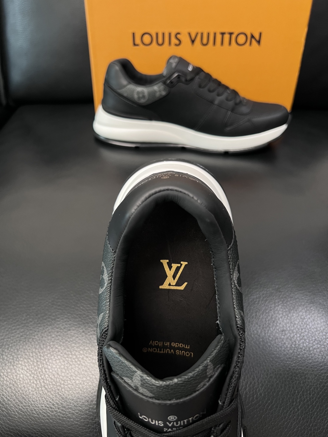 Lv  高品质  顶级工艺品  路易威登，专柜同步原厂配置，鞋面意大利进口，高品质拼接缤纷色彩复杂工艺品