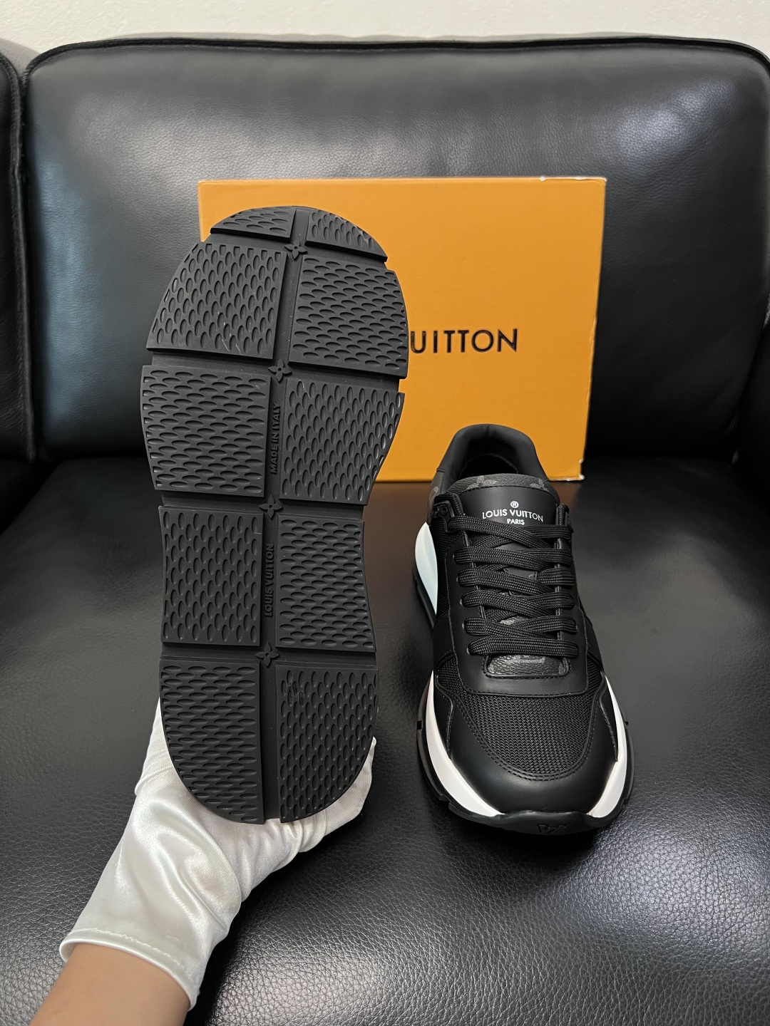 Lv  高品质  顶级工艺品  路易威登，专柜同步原厂配置，鞋面意大利进口，高品质拼接缤纷色彩复杂工艺品