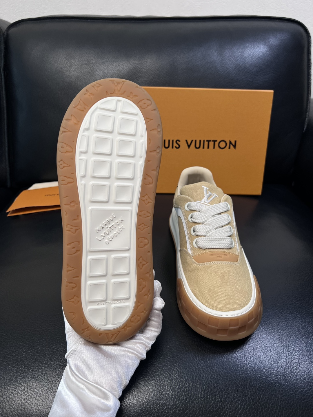 Lv  高品质  顶级工艺品  路易威登，运动板鞋专柜同步，鞋面意大利进口，高品质拼接缤纷色彩复杂工艺品