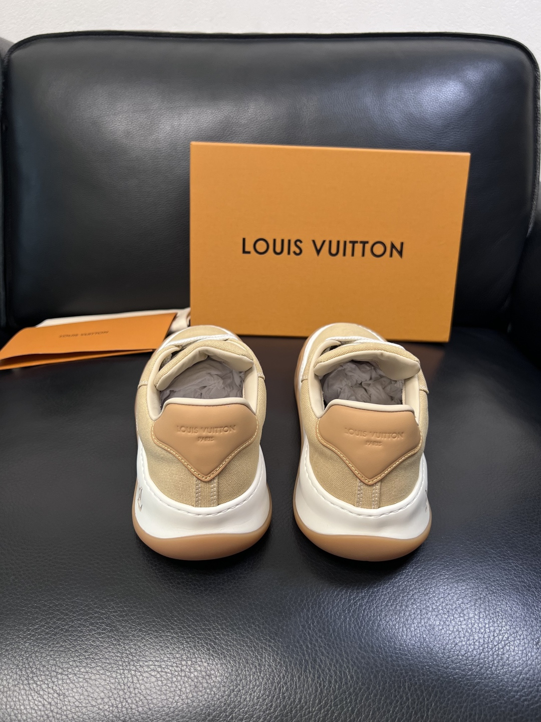Lv  高品质  顶级工艺品  路易威登，运动板鞋专柜同步，鞋面意大利进口，高品质拼接缤纷色彩复杂工艺品