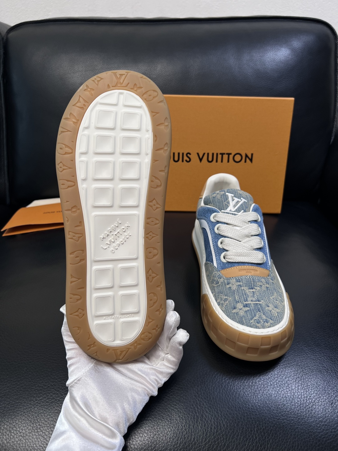 Lv  高品质  顶级工艺品  路易威登，运动板鞋专柜同步，鞋面意大利进口，高品质拼接缤纷色彩复杂工艺品