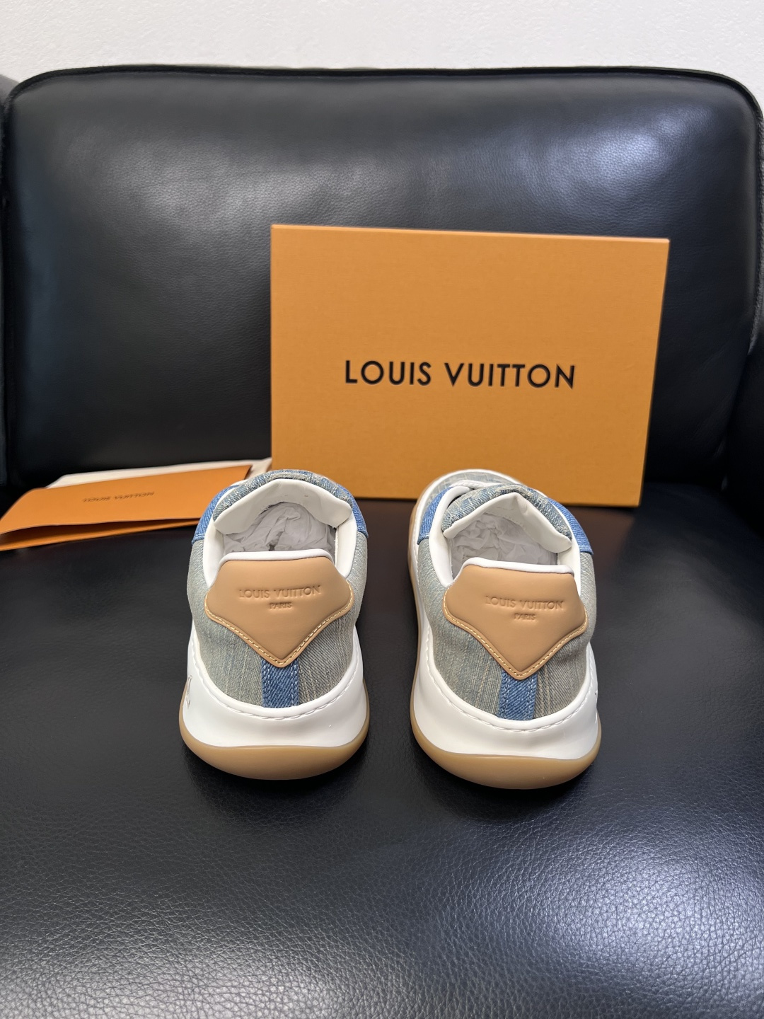 Lv  高品质  顶级工艺品  路易威登，运动板鞋专柜同步，鞋面意大利进口，高品质拼接缤纷色彩复杂工艺品