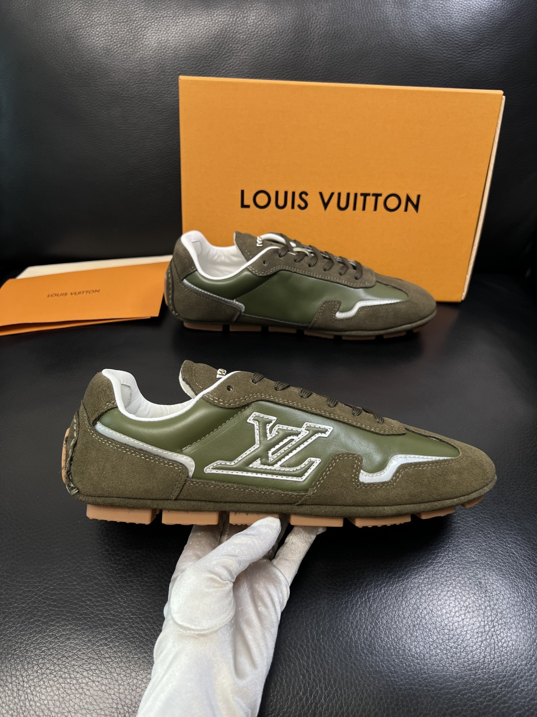 Lv  高品质  顶级工艺品  路易威登，运动板鞋专柜同步，鞋面意大利进口，高品质拼接缤纷色彩复杂工艺品