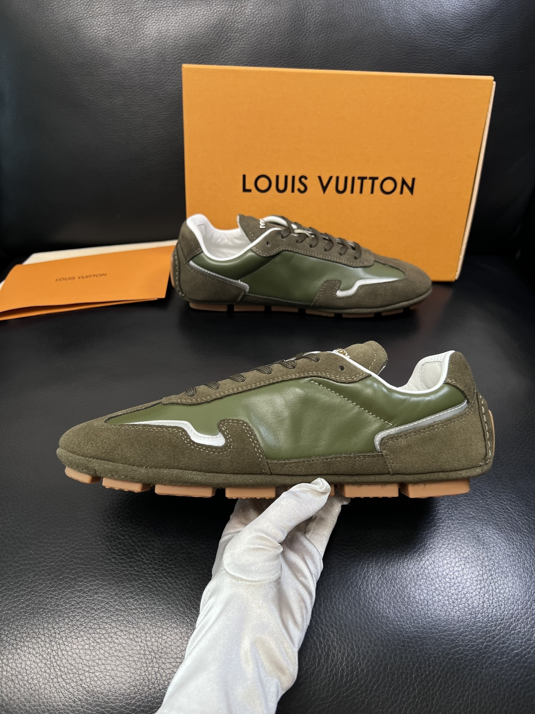 Lv  高品质  顶级工艺品  路易威登，运动板鞋专柜同步，鞋面意大利进口，高品质拼接缤纷色彩复杂工艺品