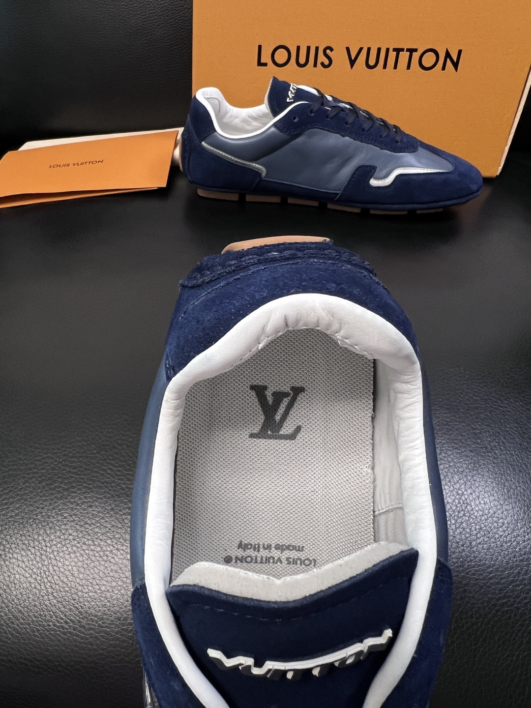 Lv  高品质  顶级工艺品  路易威登，运动板鞋专柜同步，鞋面意大利进口，高品质拼接缤纷色彩复杂工艺品