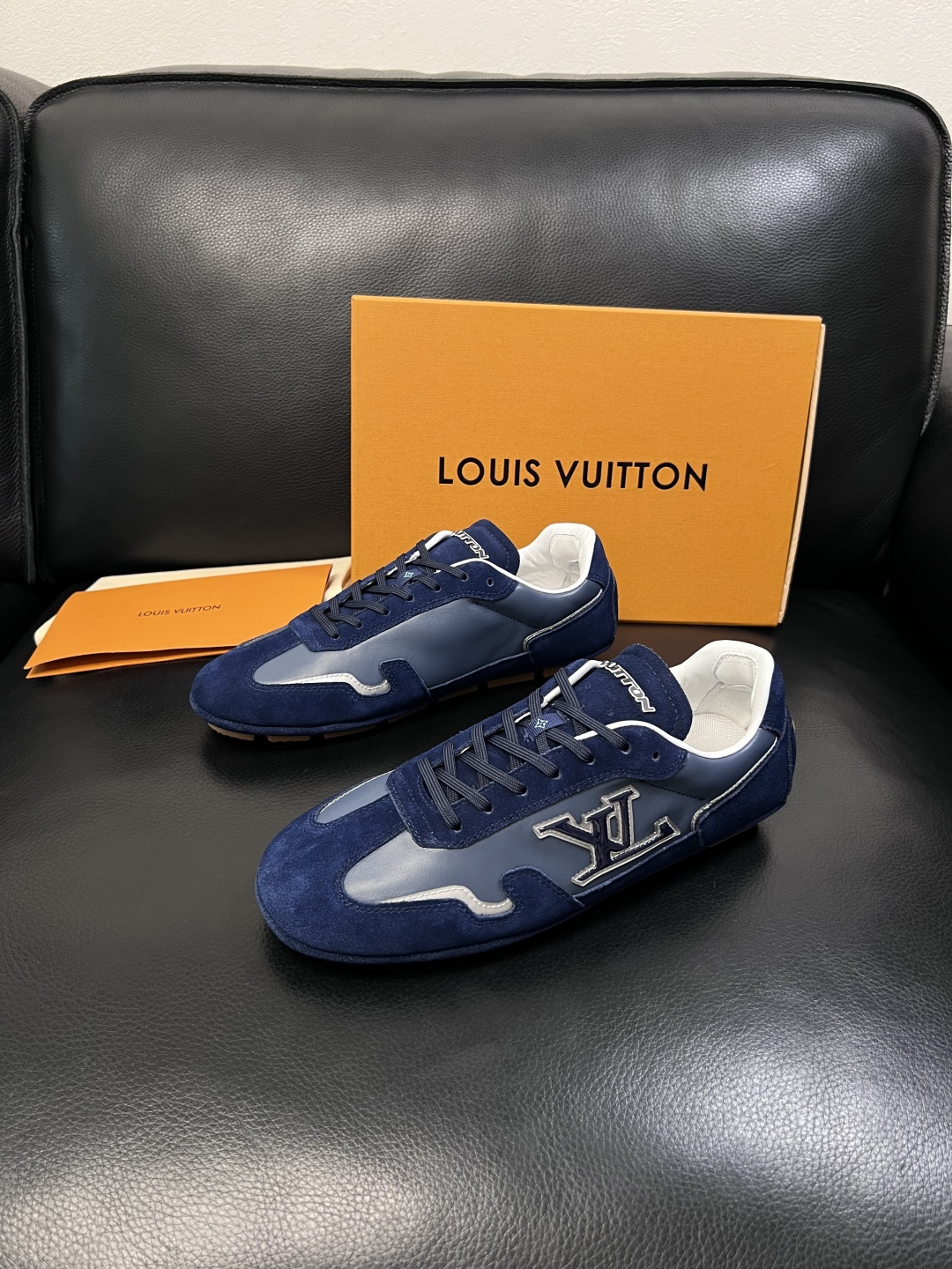 Lv  高品质  顶级工艺品  路易威登，运动板鞋专柜同步，鞋面意大利进口，高品质拼接缤纷色彩复杂工艺品