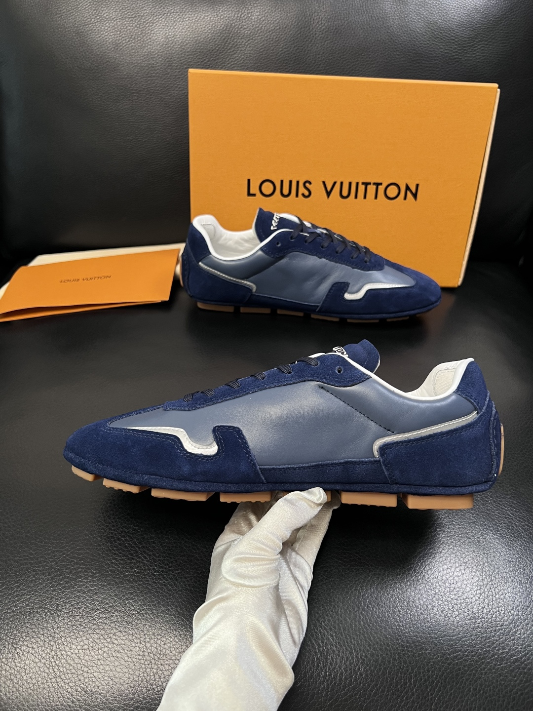 Lv  高品质  顶级工艺品  路易威登，运动板鞋专柜同步，鞋面意大利进口，高品质拼接缤纷色彩复杂工艺品