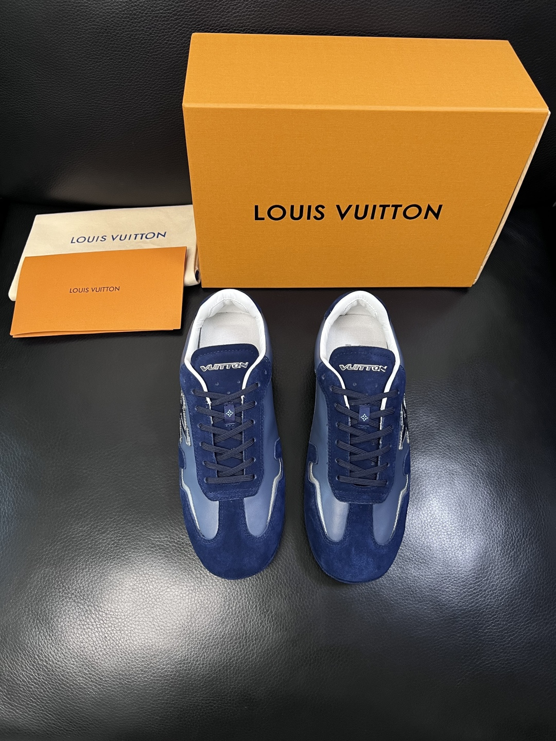 Lv  高品质  顶级工艺品  路易威登，运动板鞋专柜同步，鞋面意大利进口，高品质拼接缤纷色彩复杂工艺品