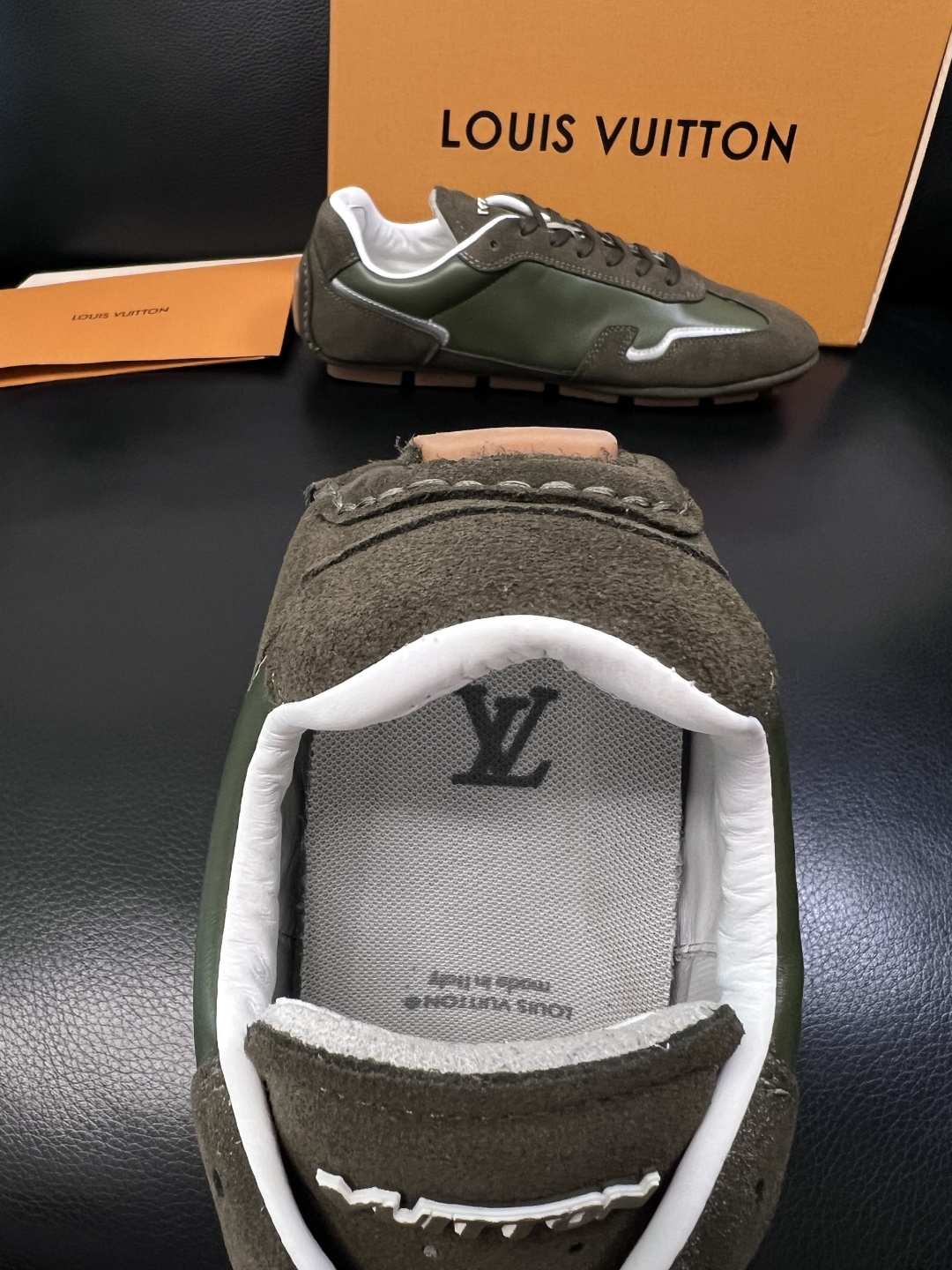 Lv  高品质  顶级工艺品  路易威登，运动板鞋专柜同步，鞋面意大利进口，高品质拼接缤纷色彩复杂工艺品