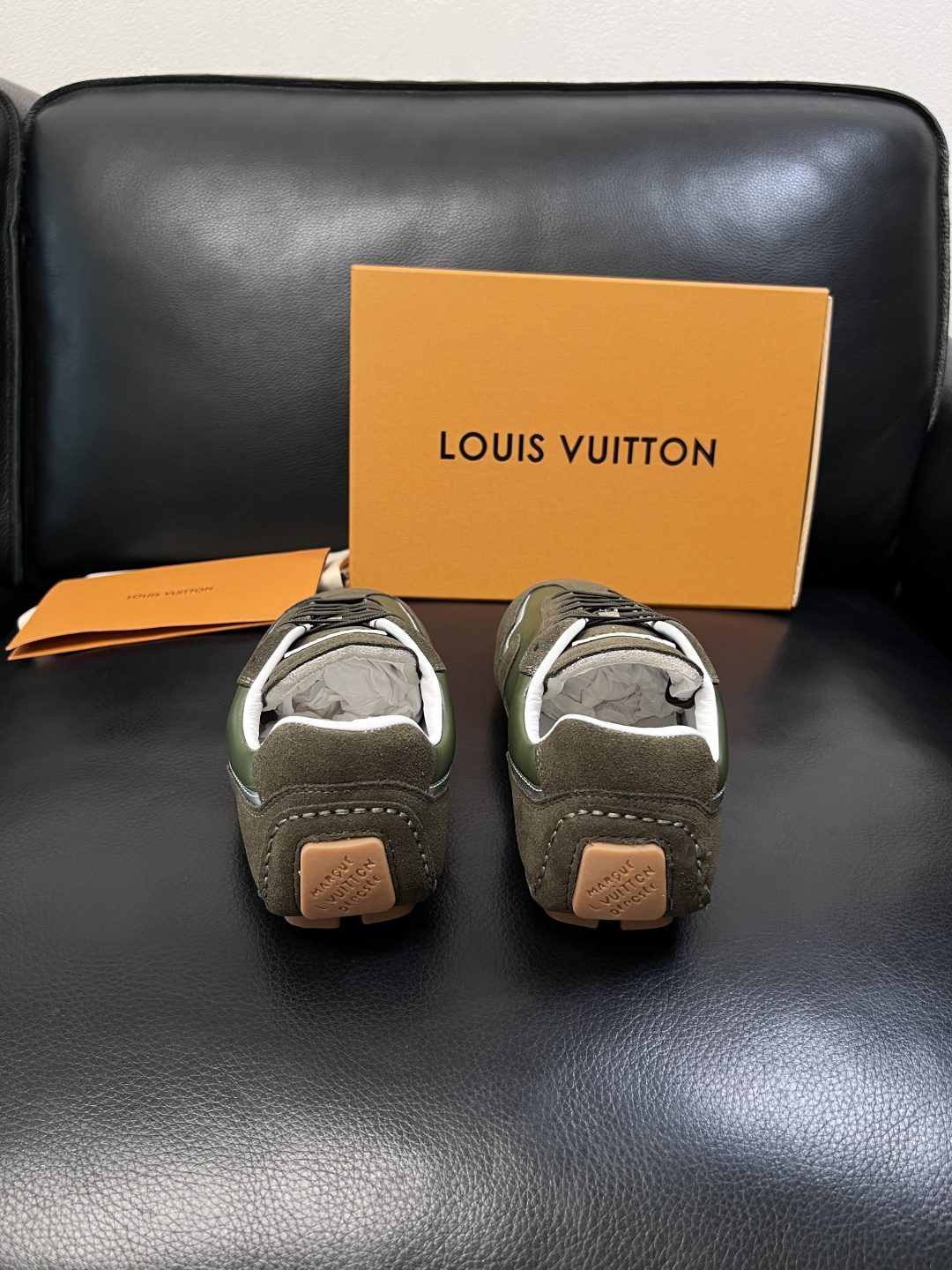 Lv  高品质  顶级工艺品  路易威登，运动板鞋专柜同步，鞋面意大利进口，高品质拼接缤纷色彩复杂工艺品