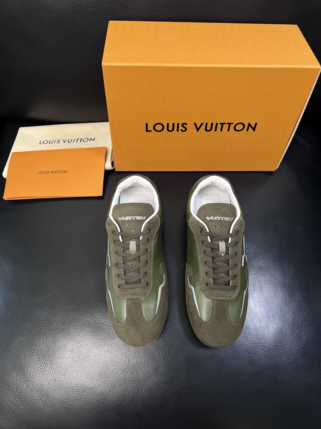 Lv  高品质  顶级工艺品  路易威登，运动板鞋专柜同步，鞋面意大利进口，高品质拼接缤纷色彩复杂工艺品