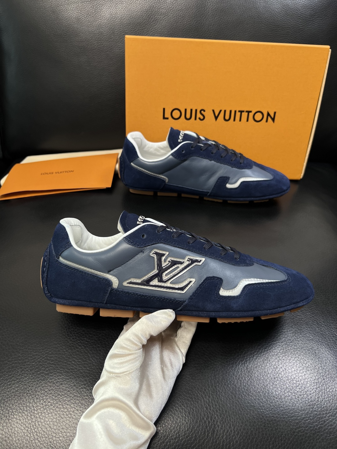 Lv  高品质  顶级工艺品  路易威登，运动板鞋专柜同步，鞋面意大利进口，高品质拼接缤纷色彩复杂工艺品