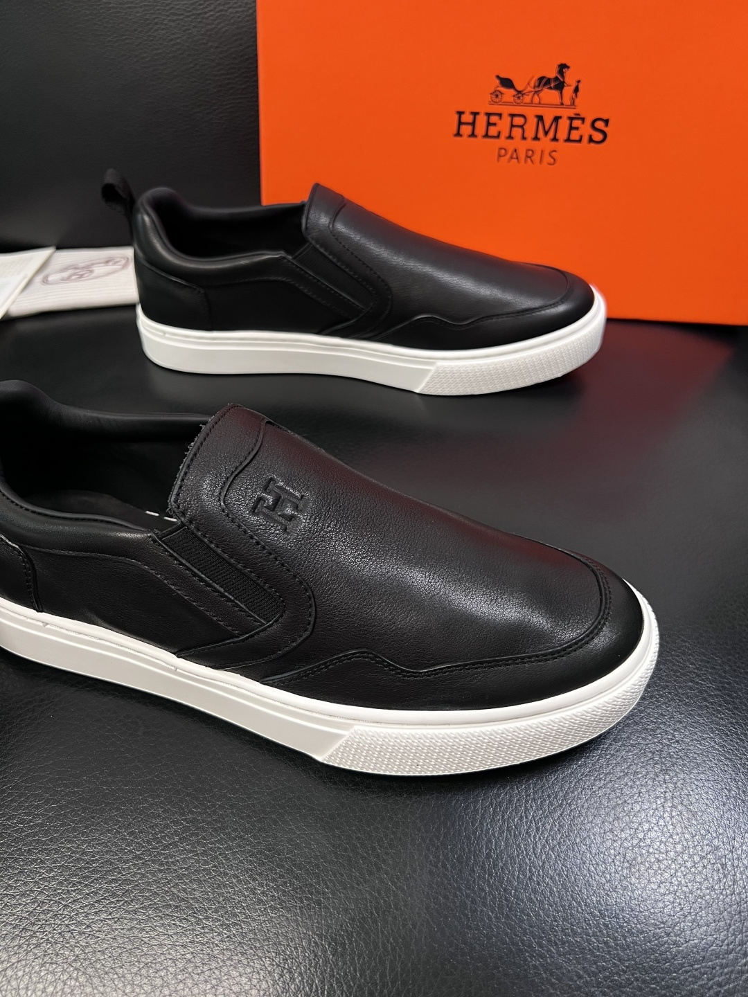 Hermes  高品质  顶级工艺品  爱马仕 专柜同步发售原厂配置，意大利进口原版牛皮面料，高品质拼接