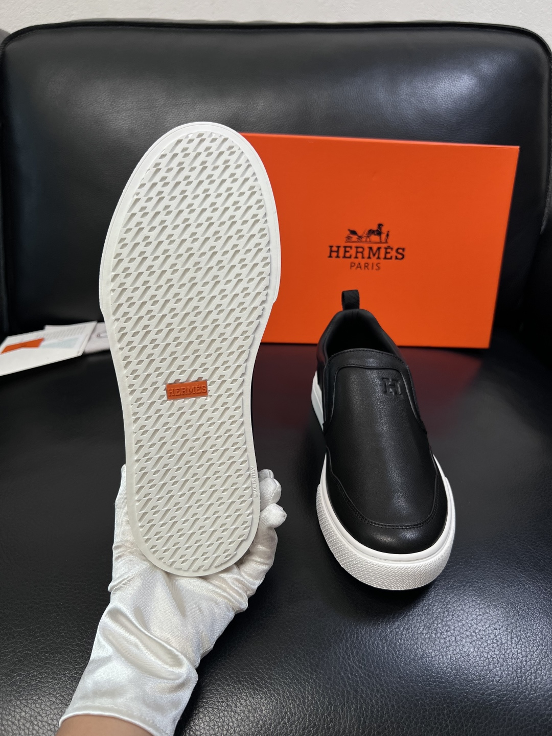 Hermes  高品质  顶级工艺品  爱马仕 专柜同步发售原厂配置，意大利进口原版牛皮面料，高品质拼接