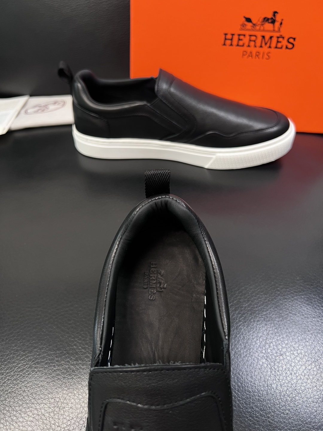 Hermes  高品质  顶级工艺品  爱马仕 专柜同步发售原厂配置，意大利进口原版牛皮面料，高品质拼接