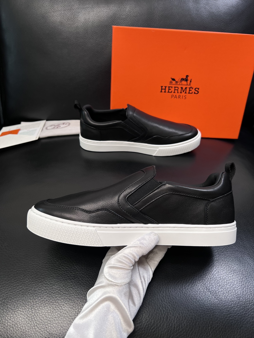 Hermes  高品质  顶级工艺品  爱马仕 专柜同步发售原厂配置，意大利进口原版牛皮面料，高品质拼接