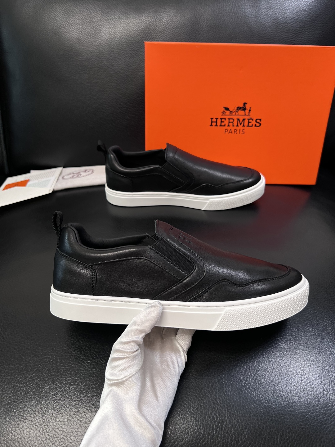 Hermes  高品质  顶级工艺品  爱马仕 专柜同步发售原厂配置，意大利进口原版牛皮面料，高品质拼接