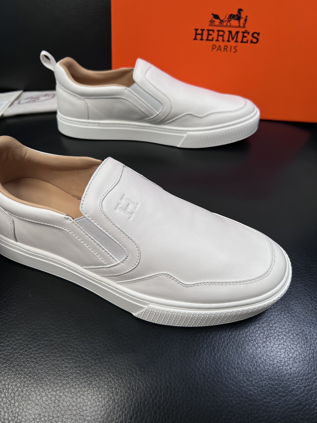 Hermes  高品质  顶级工艺品  爱马仕 专柜同步发售原厂配置，意大利进口原版牛皮面料，高品质拼接