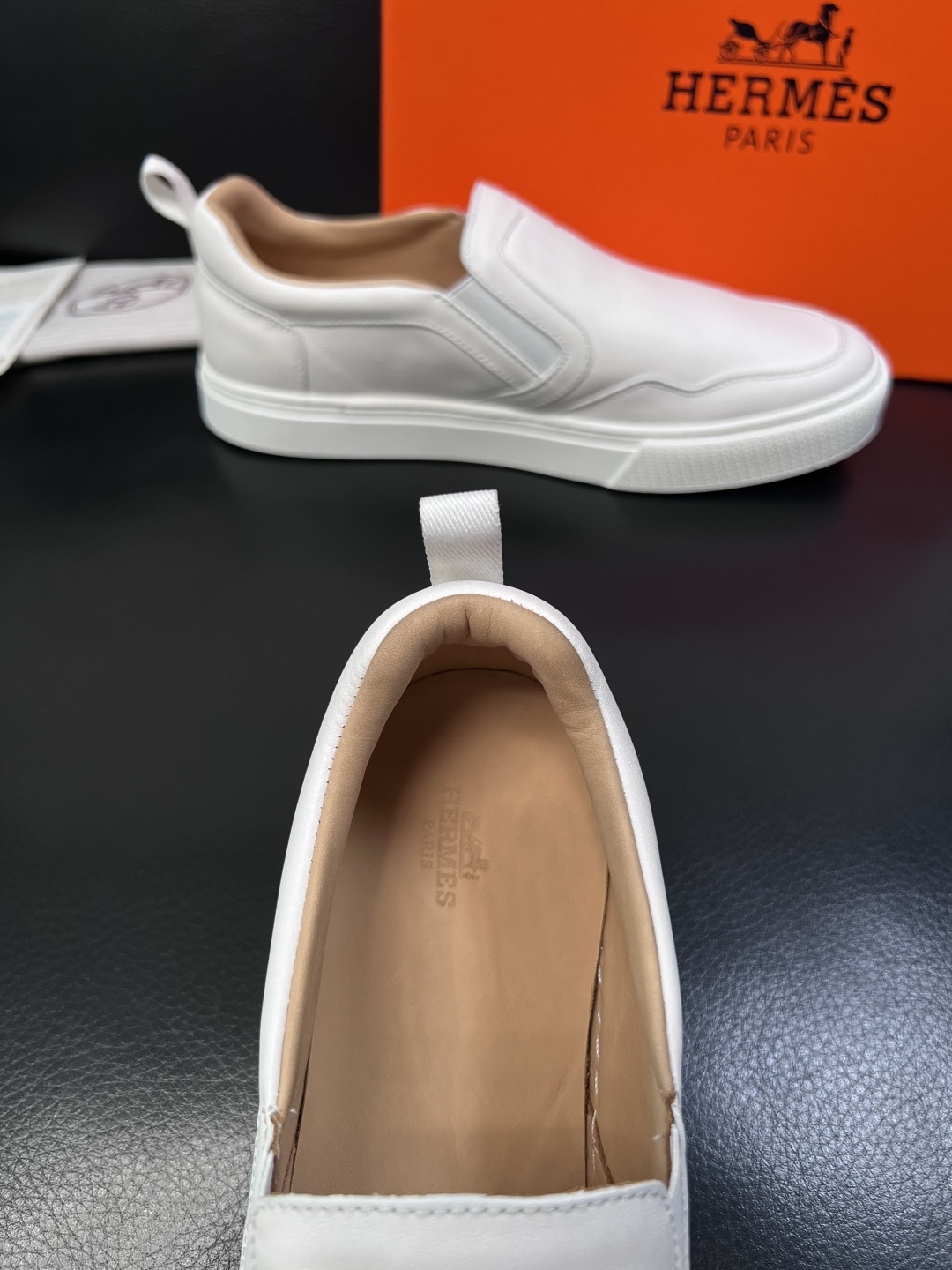 Hermes  高品质  顶级工艺品  爱马仕 专柜同步发售原厂配置，意大利进口原版牛皮面料，高品质拼接
