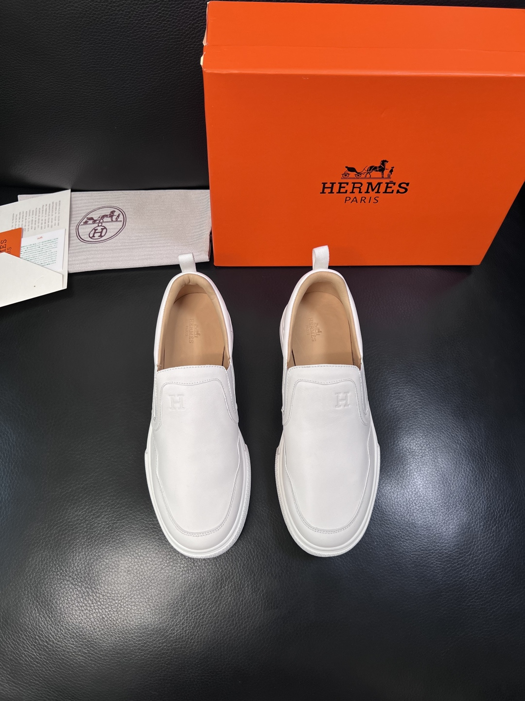 Hermes  高品质  顶级工艺品  爱马仕 专柜同步发售原厂配置，意大利进口原版牛皮面料，高品质拼接