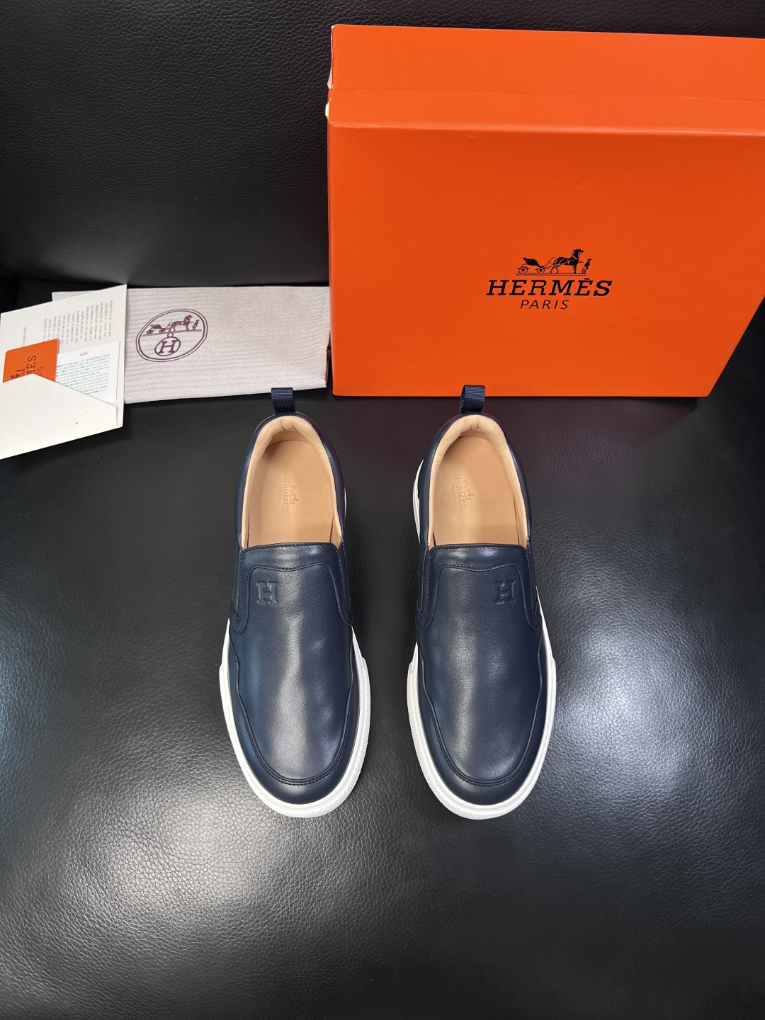 Hermes  高品质  顶级工艺品  爱马仕 专柜同步发售原厂配置，意大利进口原版牛皮面料，高品质拼接