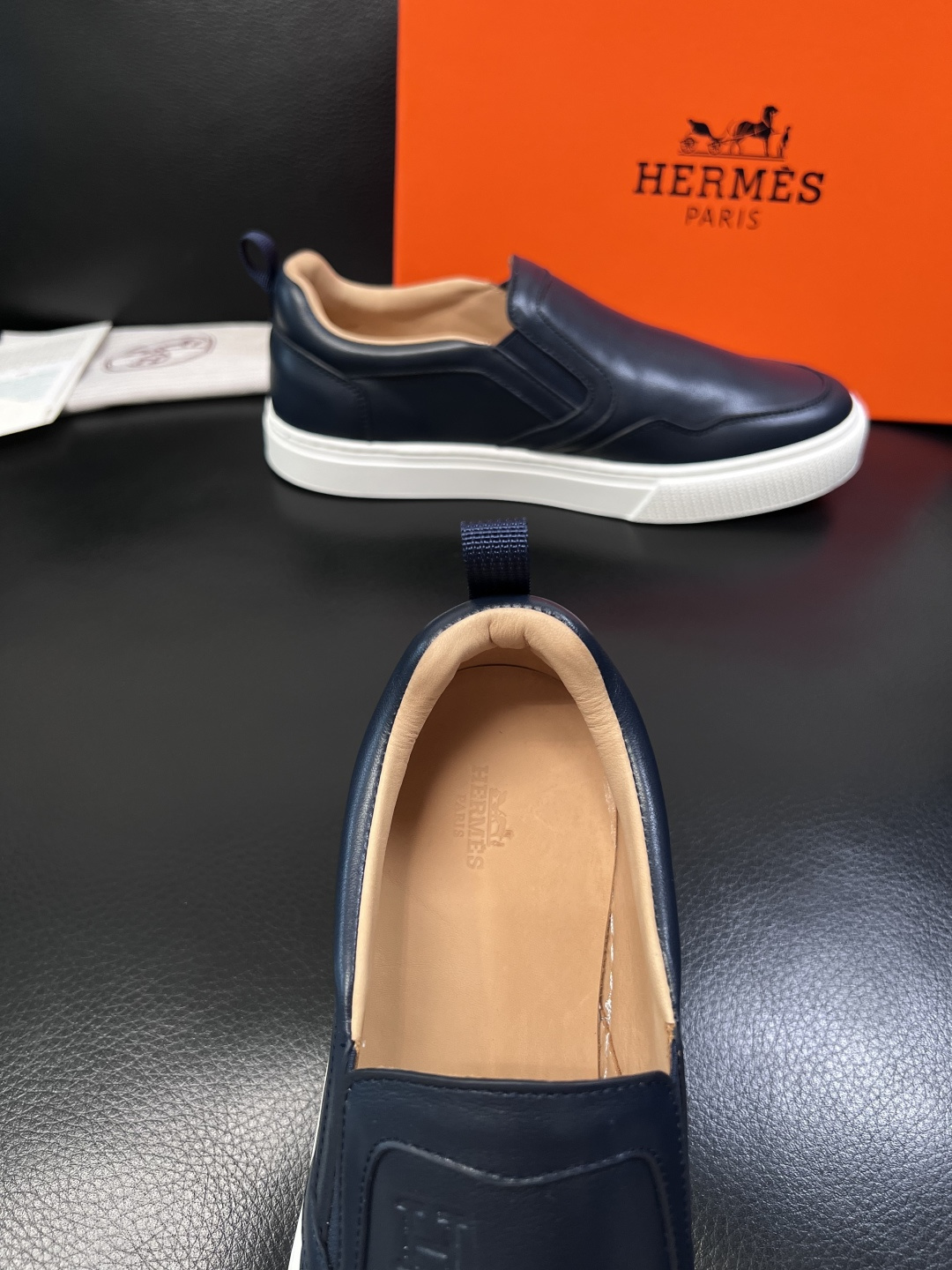 Hermes  高品质  顶级工艺品  爱马仕 专柜同步发售原厂配置，意大利进口原版牛皮面料，高品质拼接