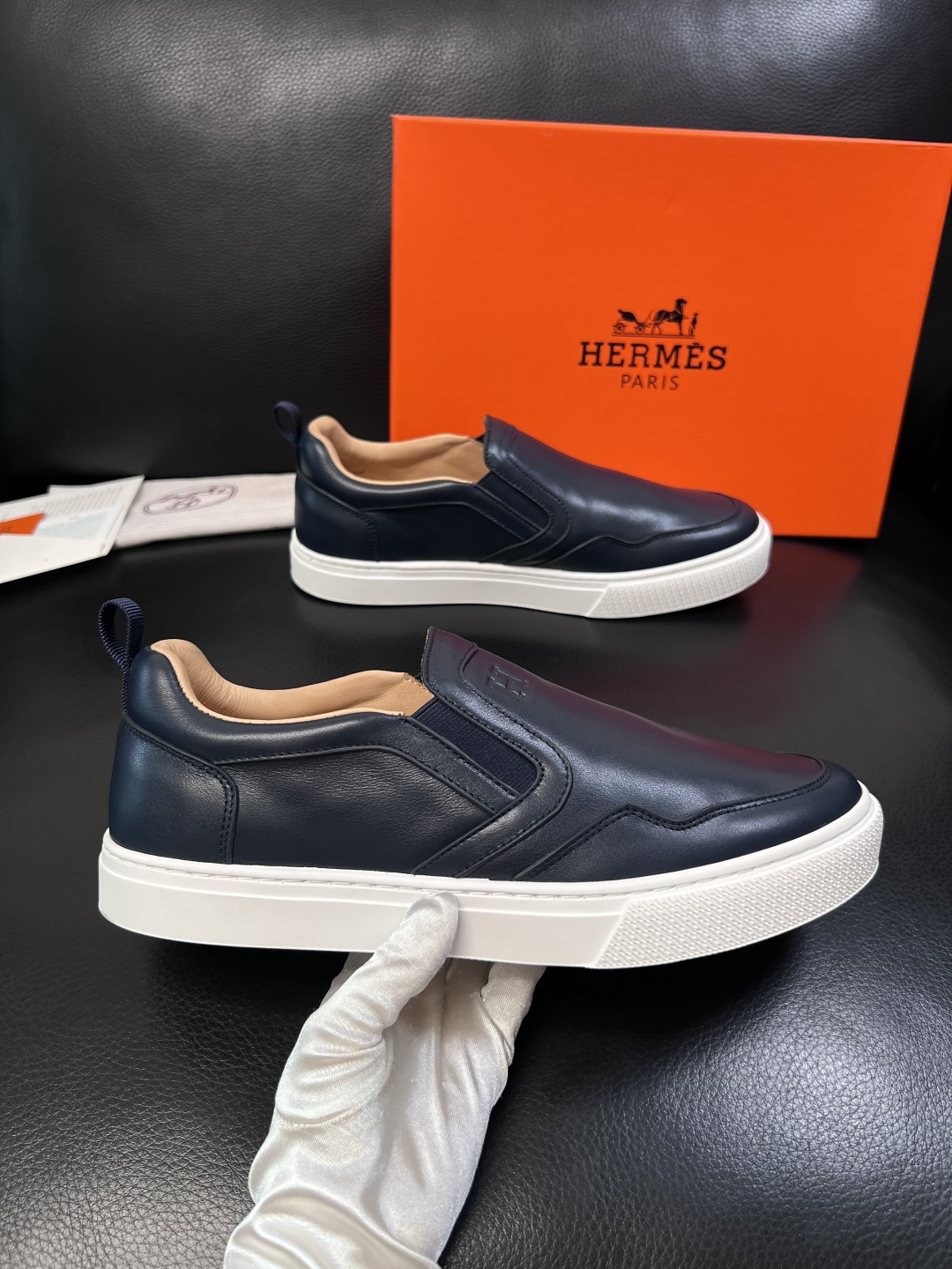 Hermes  高品质  顶级工艺品  爱马仕 专柜同步发售原厂配置，意大利进口原版牛皮面料，高品质拼接