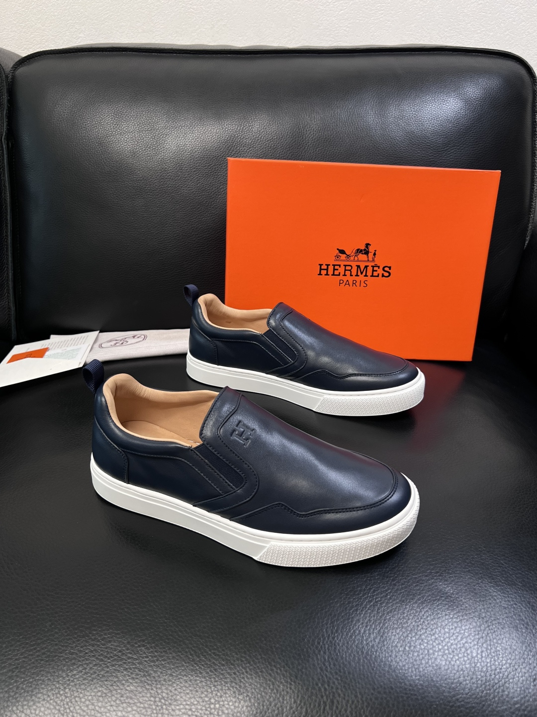 Hermes  高品质  顶级工艺品  爱马仕 专柜同步发售原厂配置，意大利进口原版牛皮面料，高品质拼接