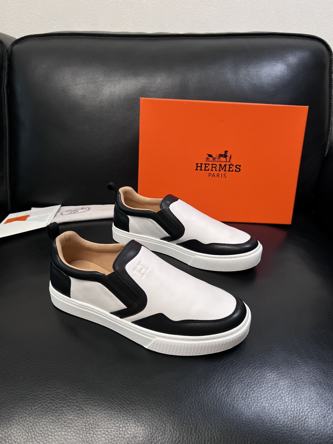 Hermes  高品质  顶级工艺品  爱马仕 专柜同步发售原厂配置，意大利进口原版牛皮面料，高品质拼接