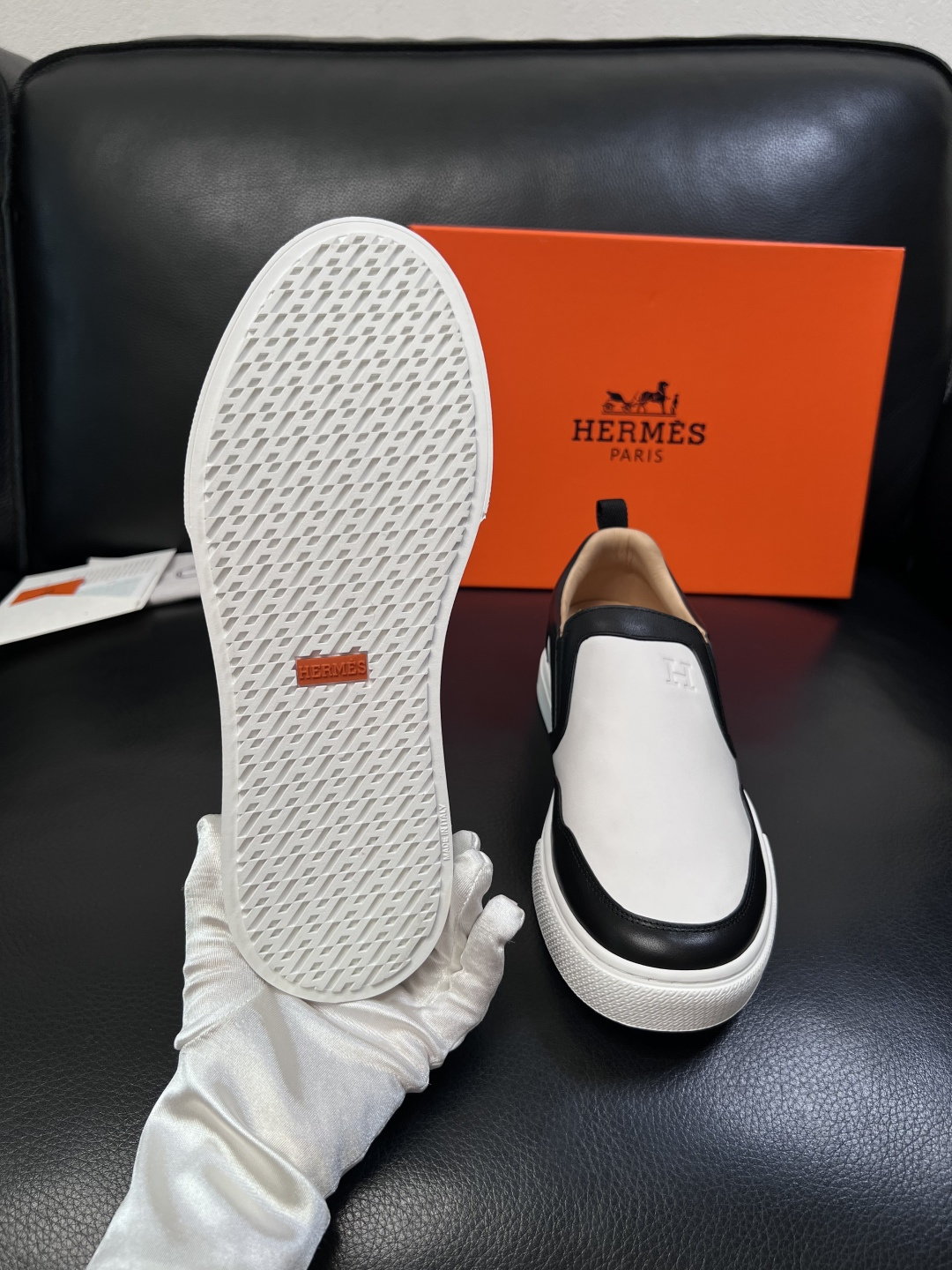 Hermes  高品质  顶级工艺品  爱马仕 专柜同步发售原厂配置，意大利进口原版牛皮面料，高品质拼接