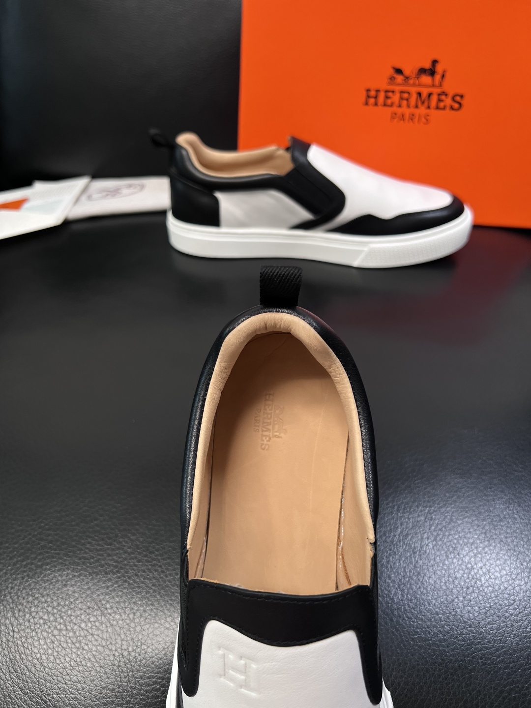 Hermes  高品质  顶级工艺品  爱马仕 专柜同步发售原厂配置，意大利进口原版牛皮面料，高品质拼接