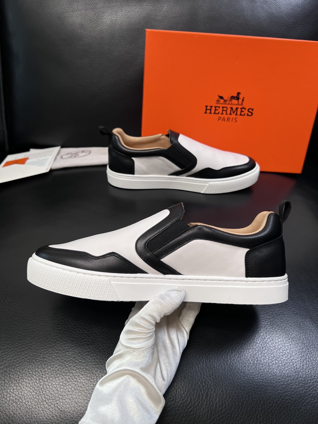 Hermes  高品质  顶级工艺品  爱马仕 专柜同步发售原厂配置，意大利进口原版牛皮面料，高品质拼接