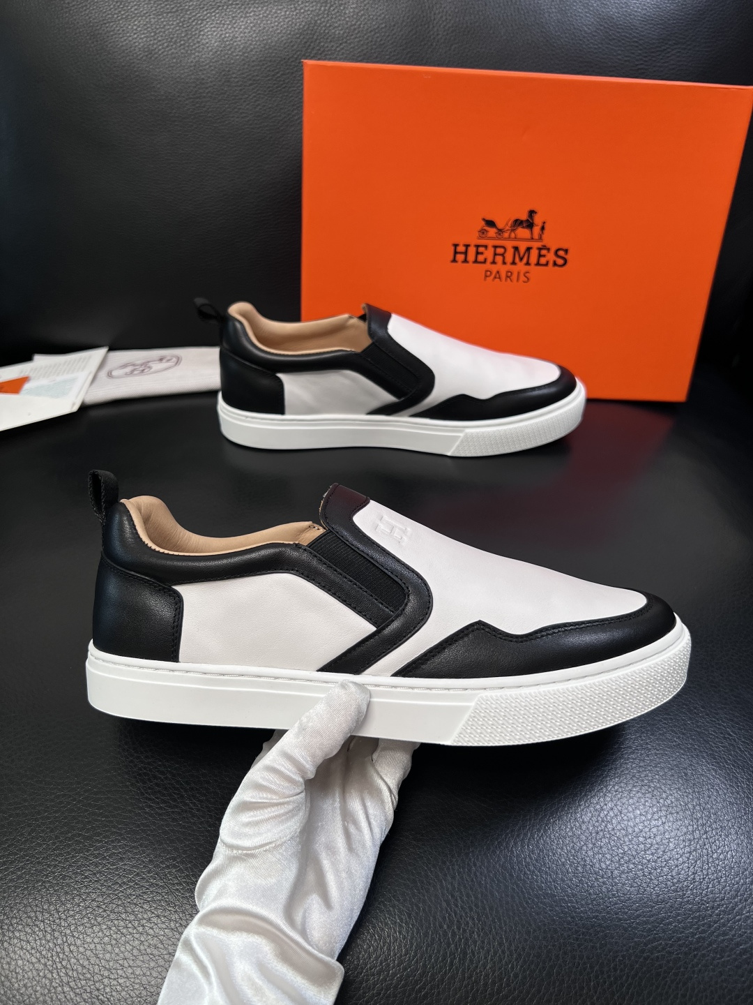 Hermes  高品质  顶级工艺品  爱马仕 专柜同步发售原厂配置，意大利进口原版牛皮面料，高品质拼接