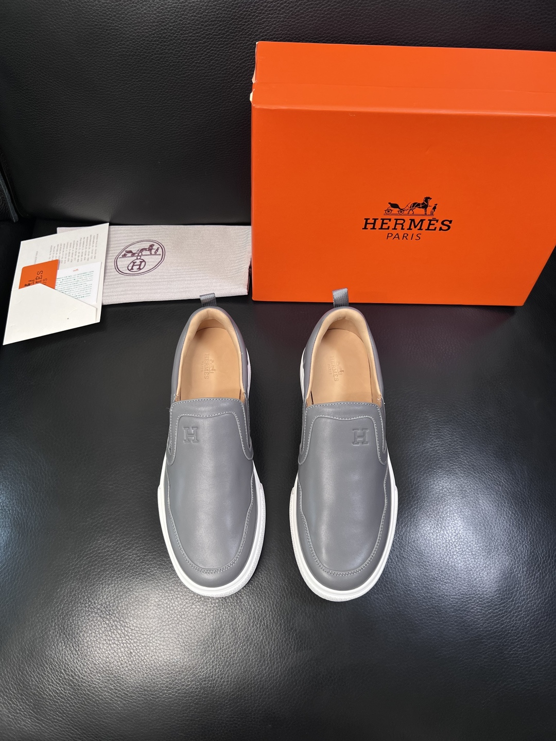 Hermes  高品质  顶级工艺品  爱马仕 专柜同步发售原厂配置，意大利进口原版牛皮面料，高品质拼接