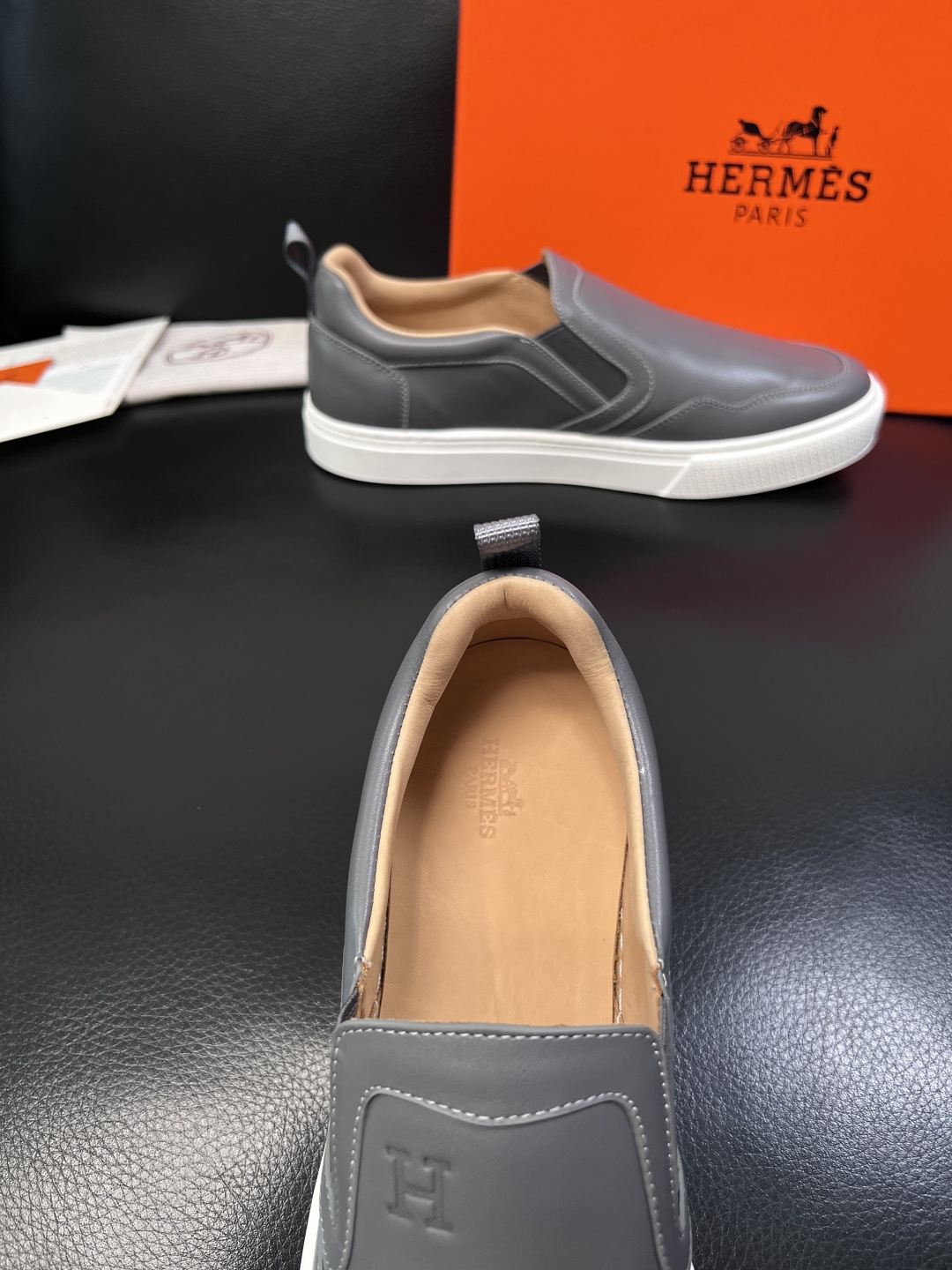 Hermes  高品质  顶级工艺品  爱马仕 专柜同步发售原厂配置，意大利进口原版牛皮面料，高品质拼接