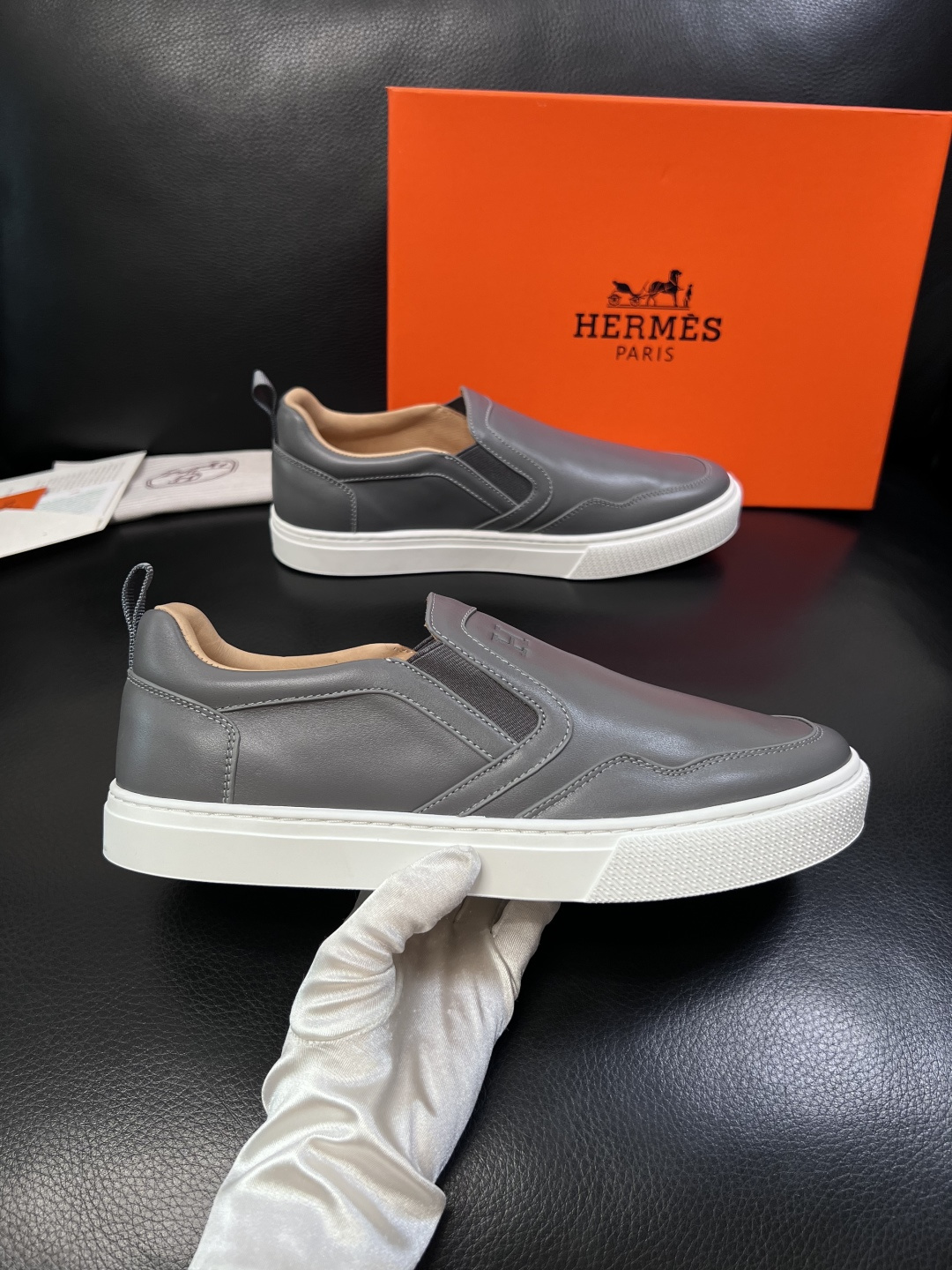 Hermes  高品质  顶级工艺品  爱马仕 专柜同步发售原厂配置，意大利进口原版牛皮面料，高品质拼接