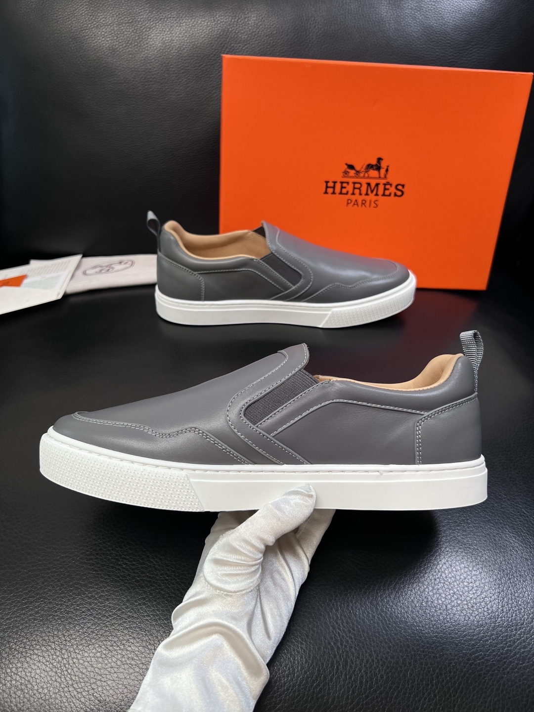 Hermes  高品质  顶级工艺品  爱马仕 专柜同步发售原厂配置，意大利进口原版牛皮面料，高品质拼接