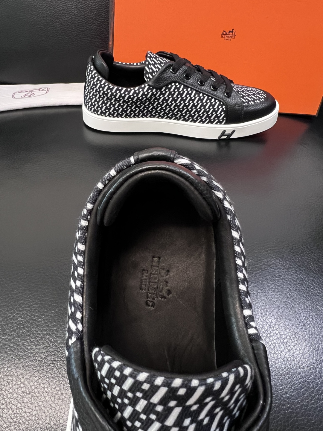 Hermes  高品质  顶级工艺品  爱马仕 专柜同步发售原厂配置，意大利进口原版牛皮面料，高品质拼接