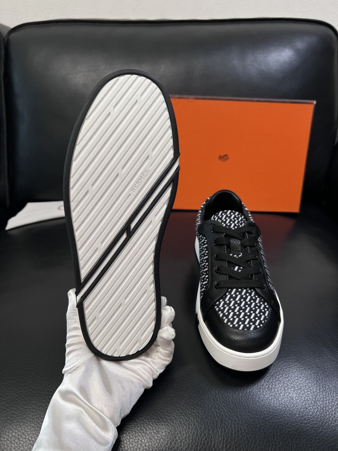 Hermes  高品质  顶级工艺品  爱马仕 专柜同步发售原厂配置，意大利进口原版牛皮面料，高品质拼接