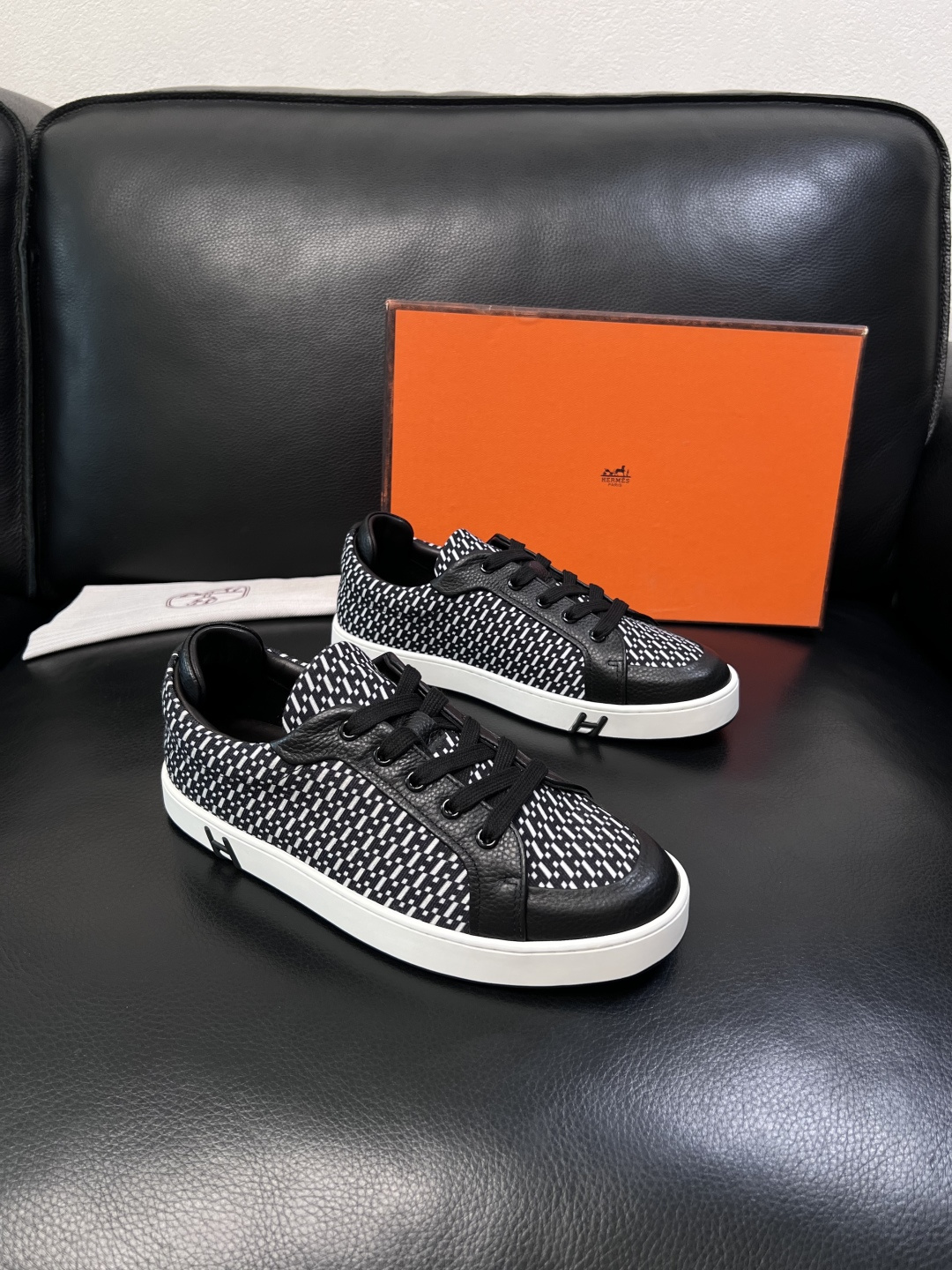 Hermes  高品质  顶级工艺品  爱马仕 专柜同步发售原厂配置，意大利进口原版牛皮面料，高品质拼接