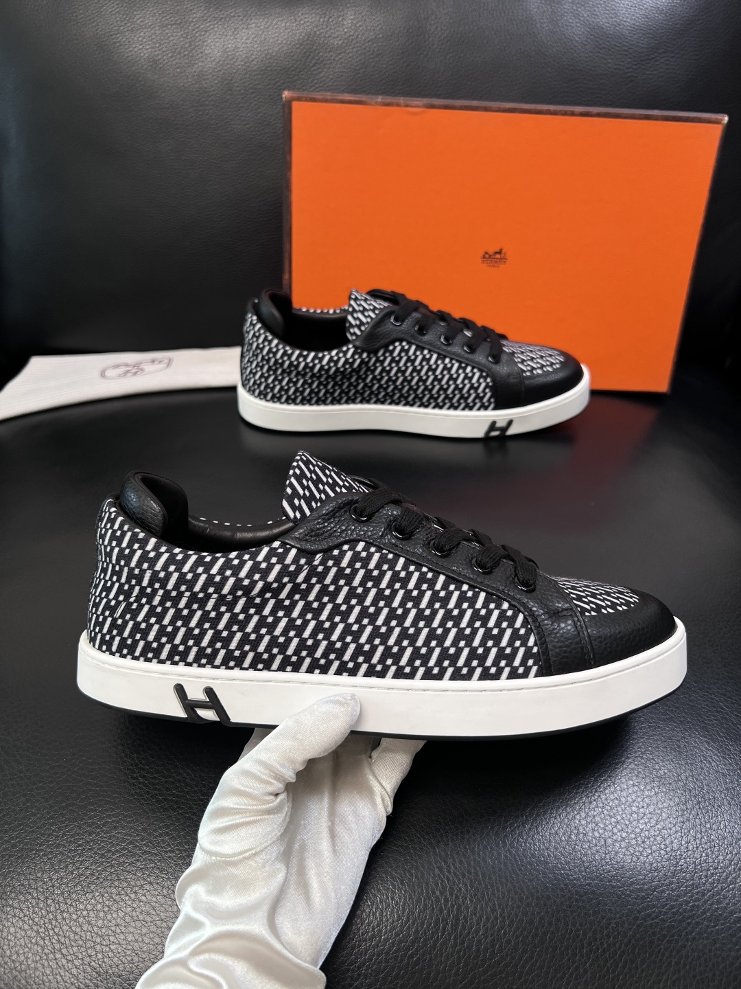 Hermes  高品质  顶级工艺品  爱马仕 专柜同步发售原厂配置，意大利进口原版牛皮面料，高品质拼接