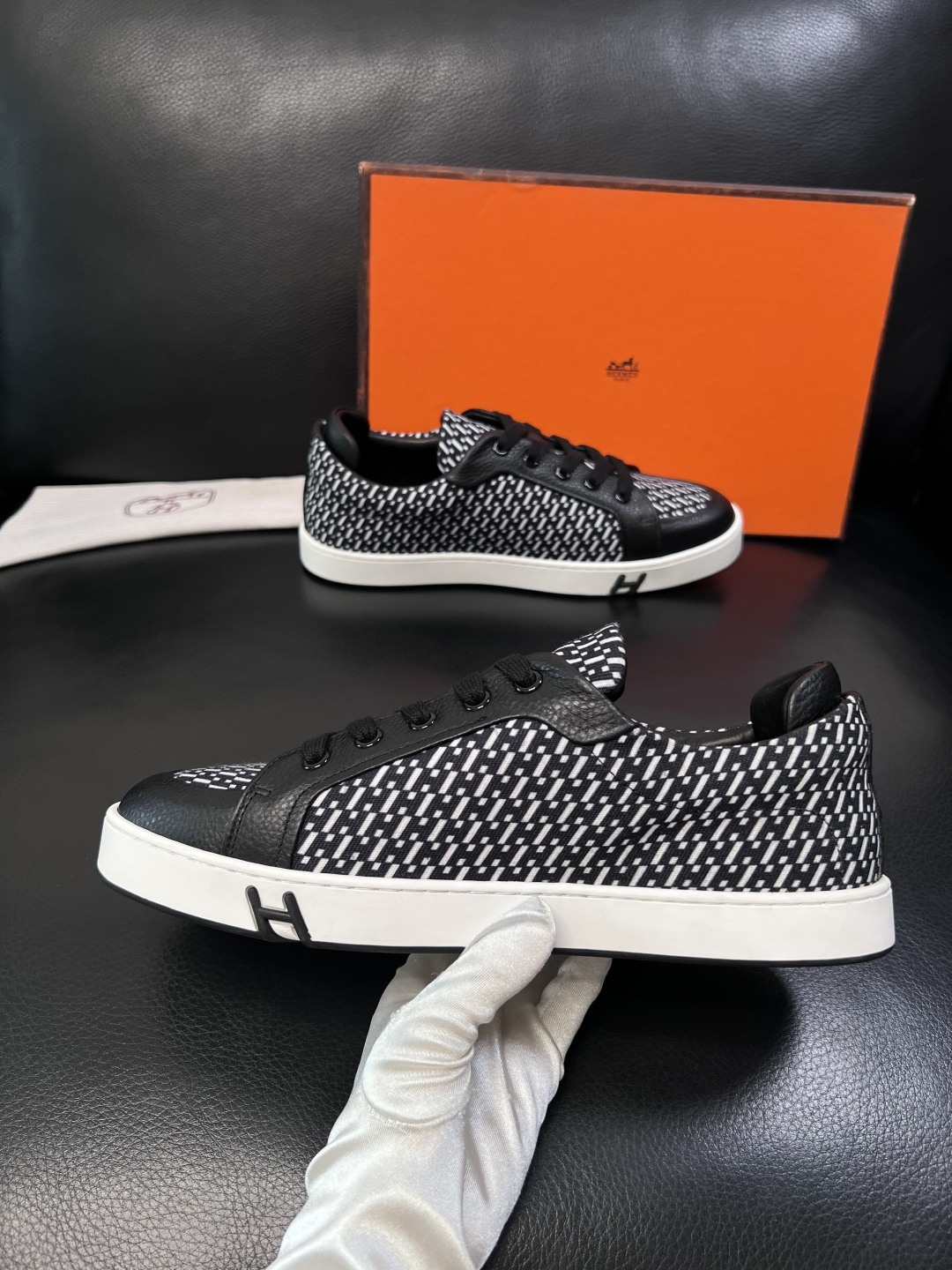 Hermes  高品质  顶级工艺品  爱马仕 专柜同步发售原厂配置，意大利进口原版牛皮面料，高品质拼接